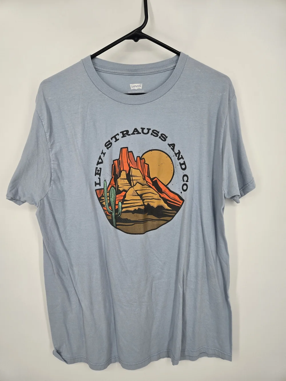 Levi's Light Blue Gray SS Tee with Southwestern Graphic Large (7142)